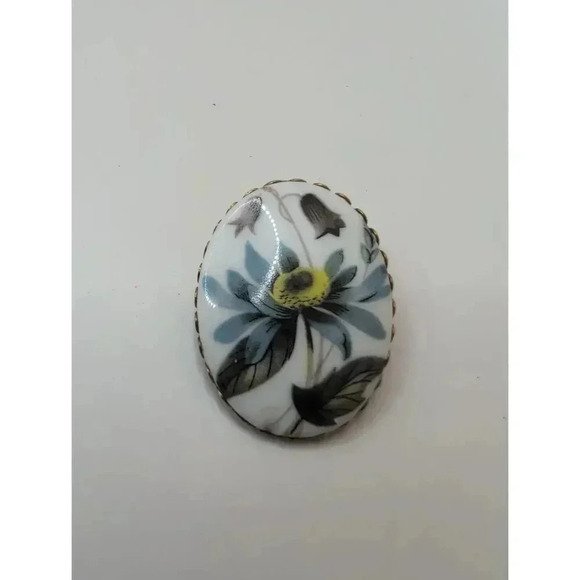 Vintage Floral Brooch | Gold Tone Botanical Cottagecore Pin - Picture 3 of 6